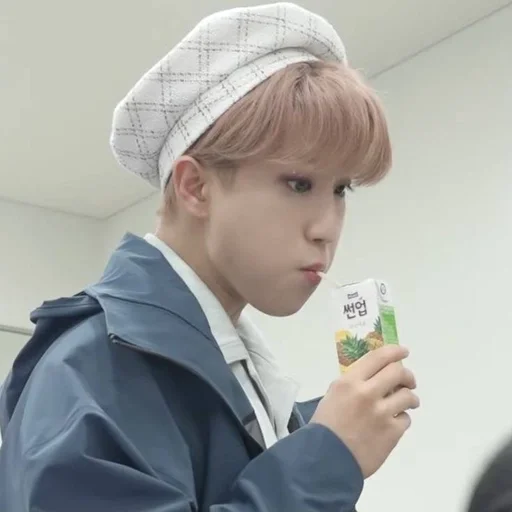 🧃 Стикер «jisung// stray kids» для Telegram