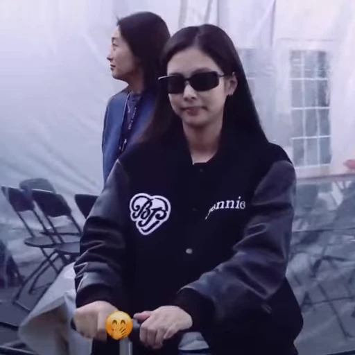🥰 Стикер «jennie blackpink» для Telegram