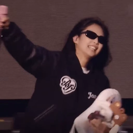🥰 Стикер «jennie blackpink» для Telegram