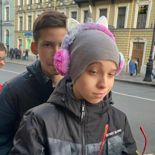 🤠 Стикер «Подгубой» для Telegram