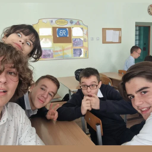 🫁 Стикер «Подгубой» для Telegram