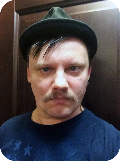 😐 Стикер «Вдали, над деревней летали собаки» для Telegram