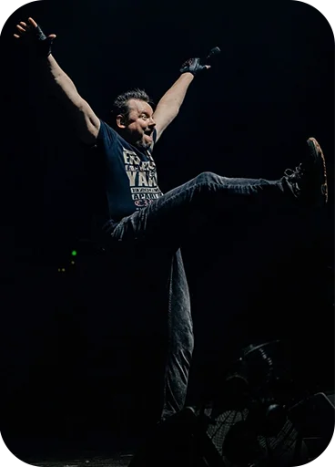 🕺 Стикер «Вдали, над деревней летали собаки» для Telegram