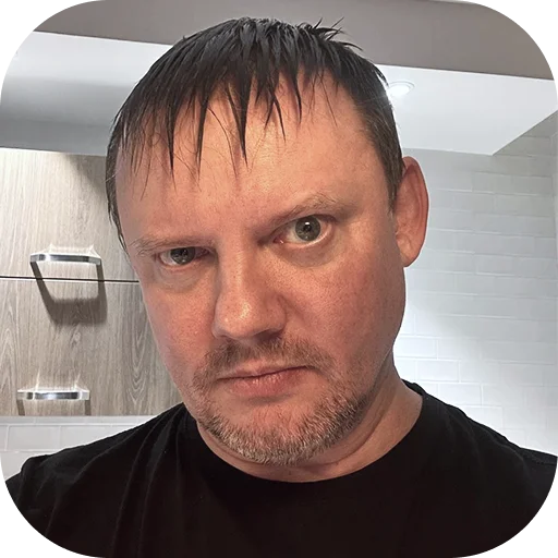🤨 Стикер «Вдали, над деревней летали собаки» для Telegram