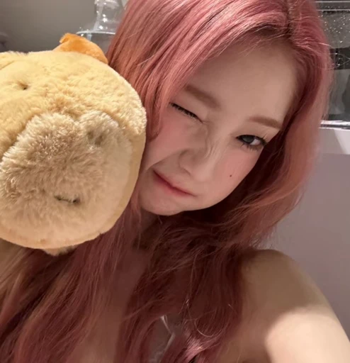 🏳‍🌈 Стикер «loona» для Telegram