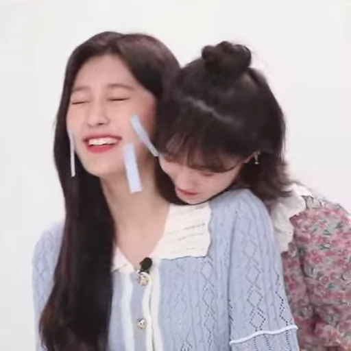 🏳‍🌈 Стикер «loona» для Telegram