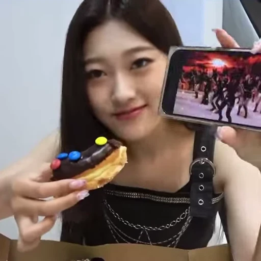 🏳‍🌈 Стикер «loona» для Telegram