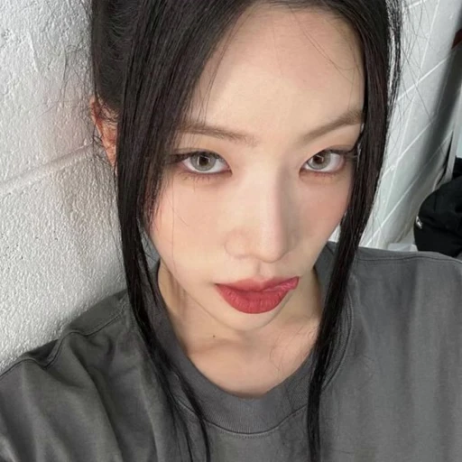 🏳‍🌈 Стикер «loona» для Telegram