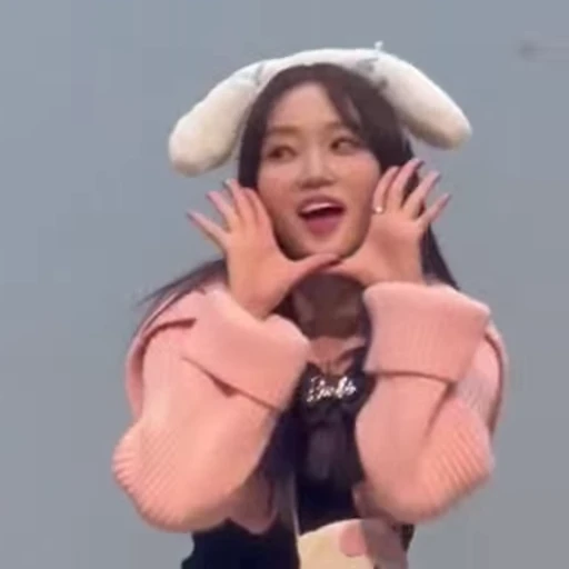 🏳‍🌈 Стикер «loona» для Telegram
