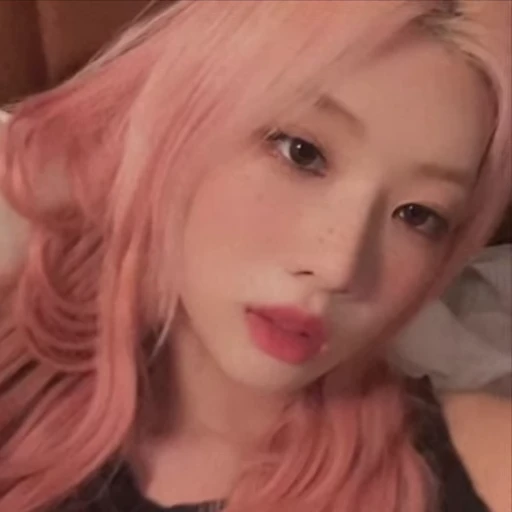 🏳‍🌈 Стикер «loona» для Telegram