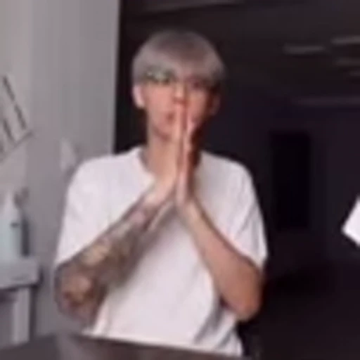 😈 Эмодзи «RANDOM K-POP» для Telegram