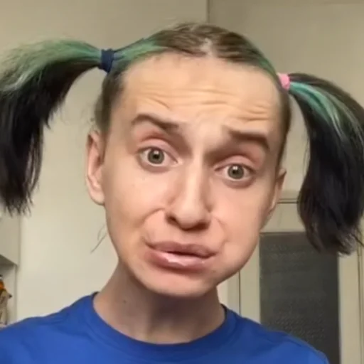 😒 Стикер «KAREYKA AVTOBUS» для Telegram