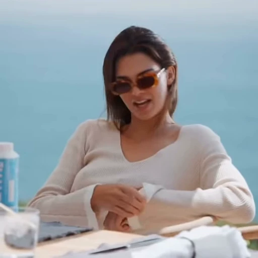 😐 Стикер «Kendall Jenner» для Telegram