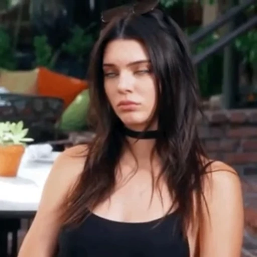 😐 Стикер «Kendall Jenner» для Telegram