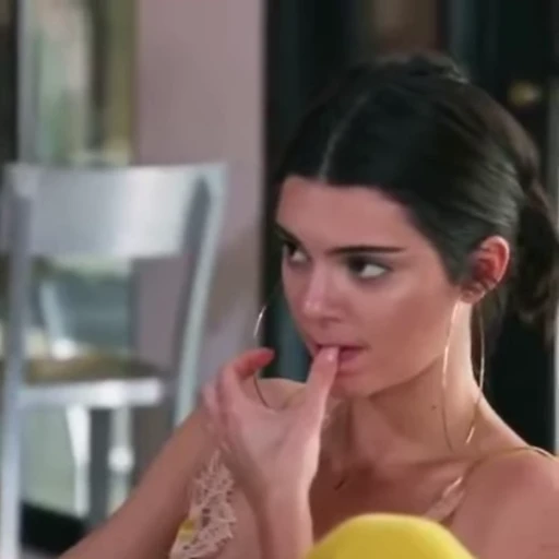 😐 Стикер «Kendall Jenner» для Telegram