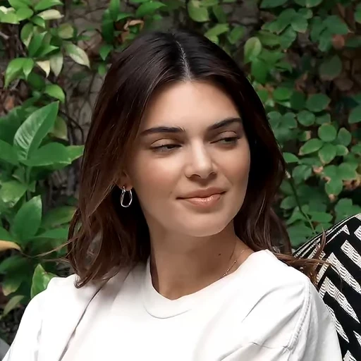 😐 Стикер «Kendall Jenner» для Telegram