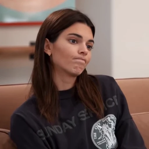 😐 Стикер «Kendall Jenner» для Telegram