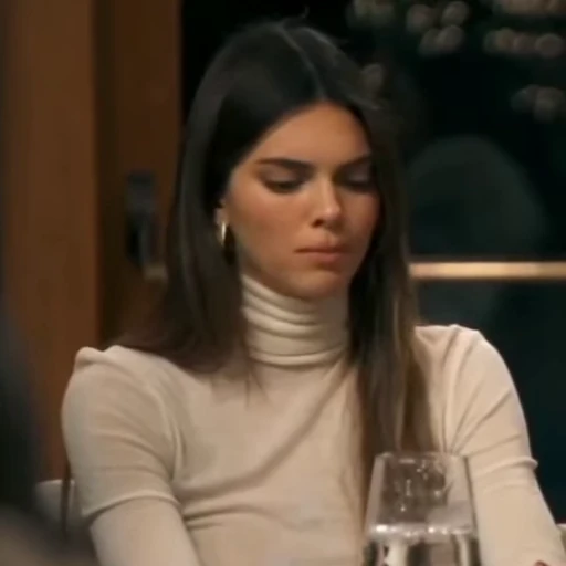 😐 Стикер «Kendall Jenner» для Telegram