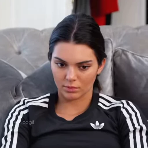 😐 Стикер «Kendall Jenner» для Telegram