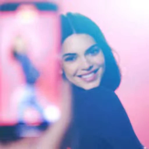 😐 Стикер «Kendall Jenner» для Telegram