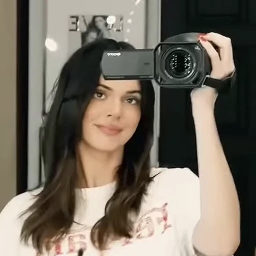 😐 Стикер «Kendall Jenner» для Telegram