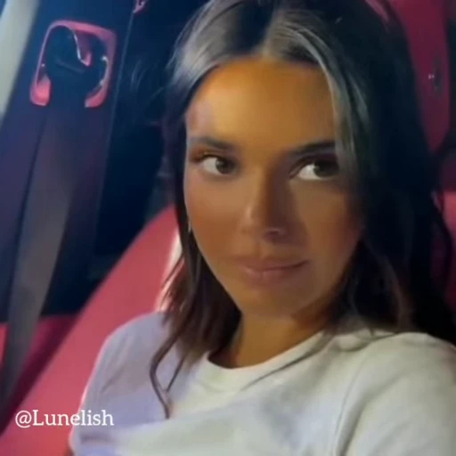 😐 Стикер «Kendall Jenner» для Telegram