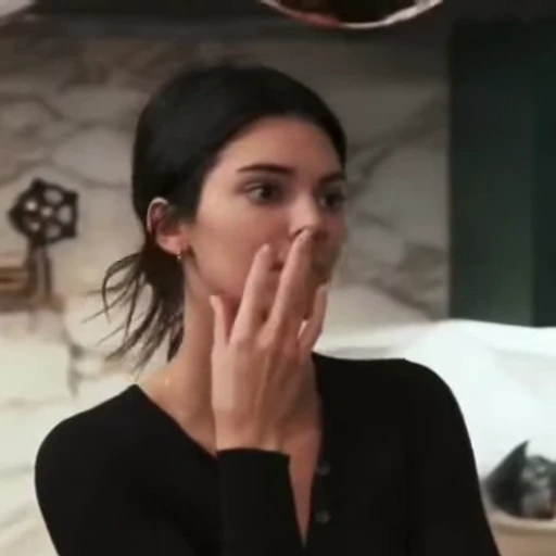 😐 Стикер «Kendall Jenner» для Telegram