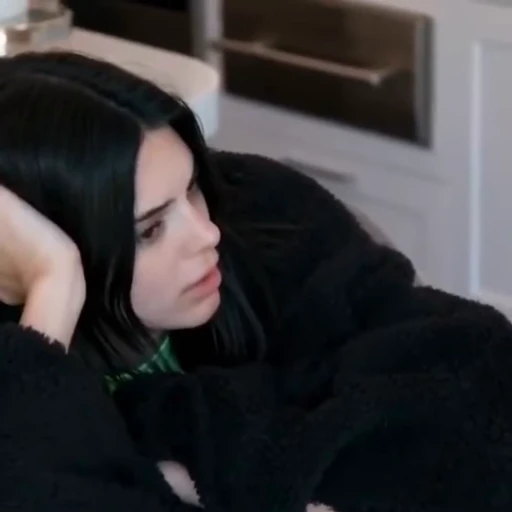 😐 Стикер «Kendall Jenner» для Telegram