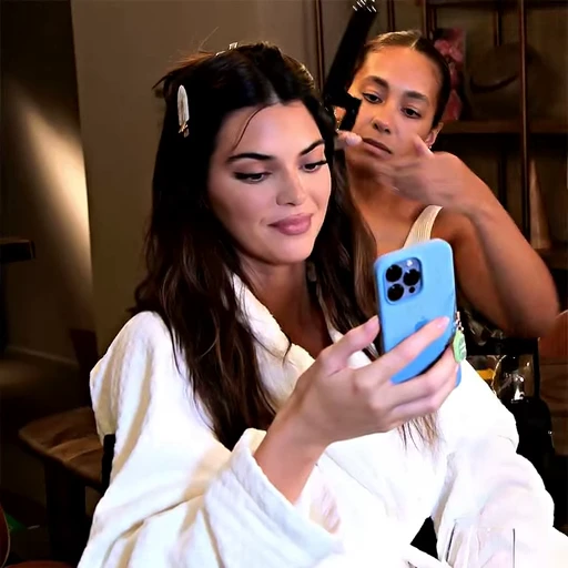 😐 Стикер «Kendall Jenner» для Telegram