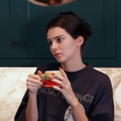 😐 Стикер «Kendall Jenner» для Telegram