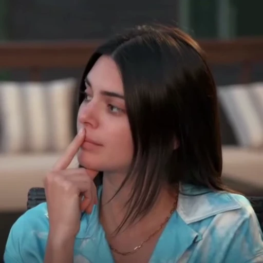 😐 Стикер «Kendall Jenner» для Telegram