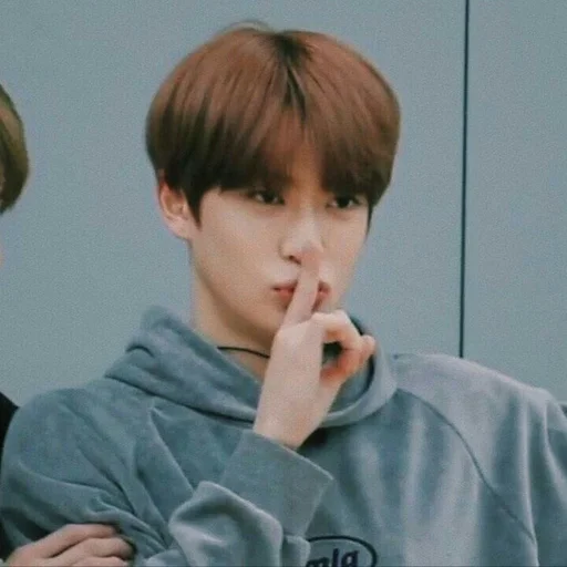 🚬 Стикер «bara ganteng» для Telegram