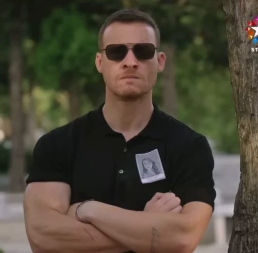 😢 Стикер «Carpinti» для Telegram