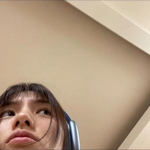 🥰 Стикер «Ким Ён Джи» для Telegram