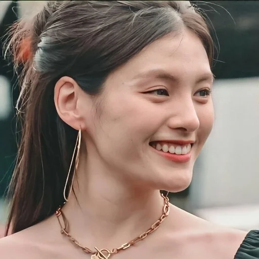 🥰 Стикер «Ким Ён Джи» для Telegram