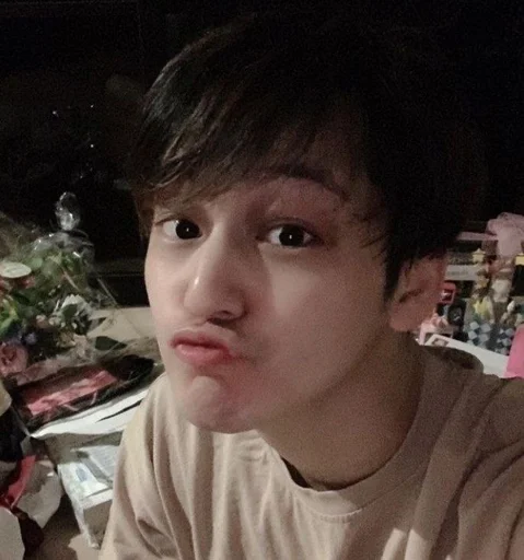 🥰 Стикер «Ким Сан Бом» для Telegram