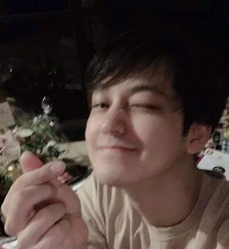 🥰 Стикер «Ким Сан Бом» для Telegram