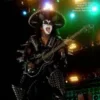 Стикер 40 Kiss Emoji