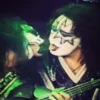 Стикер 51 Kiss Emoji