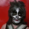 Стикер 17 Kiss Emoji