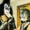 Стикер 23 Kiss Emoji