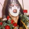 Стикер 7 Kiss Emoji