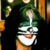 Стикер 19 Kiss Emoji