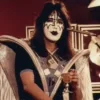 Стикер 35 Kiss Emoji