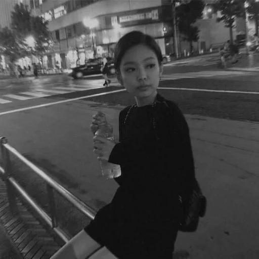 🥢 Стикер «kim jennie dark» для Telegram
