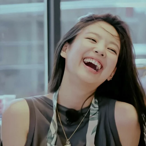 🥢 Стикер «kim jennie dark» для Telegram