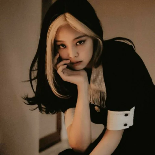 🥢 Стикер «kim jennie dark» для Telegram