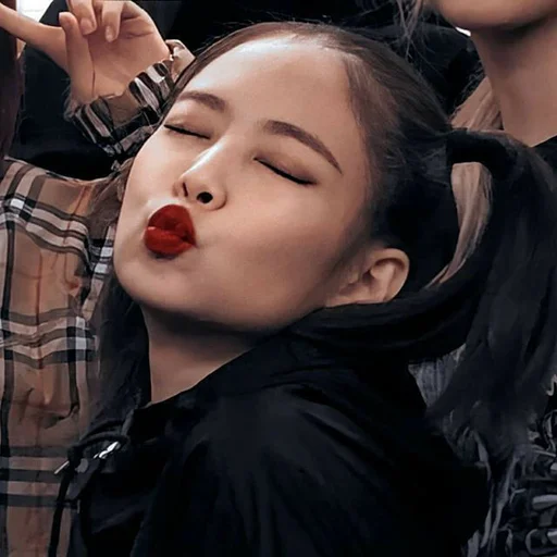 🥢 Стикер «kim jennie dark» для Telegram