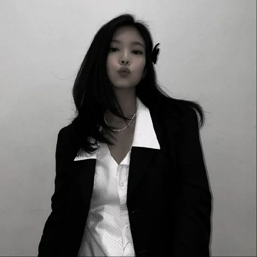 🥢 Стикер «kim jennie dark» для Telegram