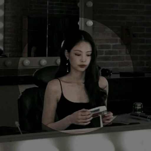🥢 Стикер «kim jennie dark» для Telegram
